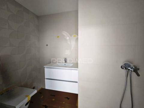 Moradia banda t4 c/garagem, no alto das vinhas - sesimbra