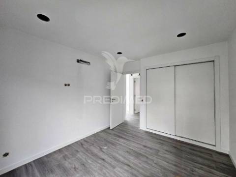 Moradia banda t4 c/garagem, no alto das vinhas - sesimbra