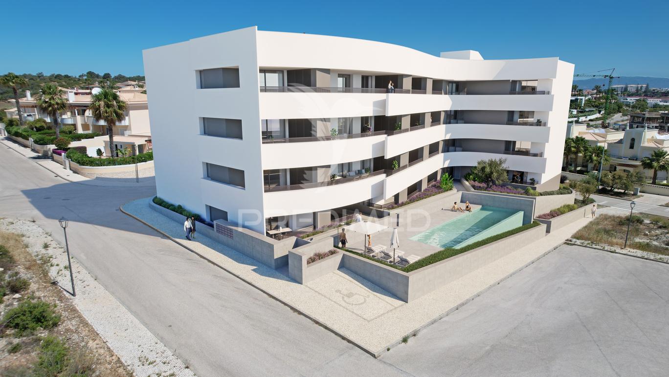 T2 novo no porto de mós em lagos com piscina e estacionamento privado