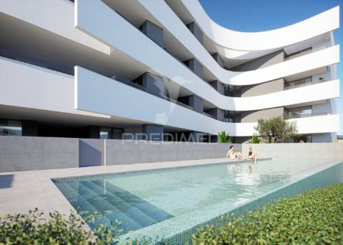 T2 novo no porto de mós em lagos com piscina e estacionamento privado
