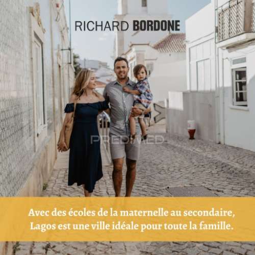 T2 novo no porto de mós em lagos com piscina e estacionamento privado