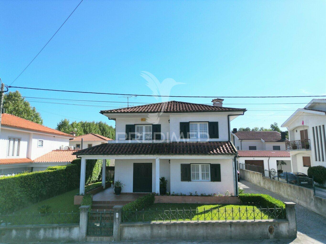 Moradia individual t4 em caldas das taipas