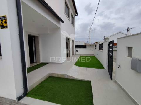 Moradia nova t4 com garagem pinhal conde da cunha