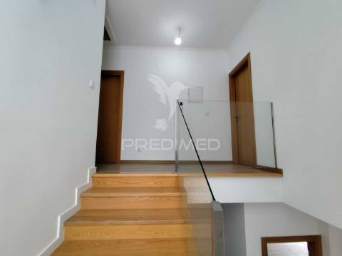 Moradia nova t4 com garagem pinhal conde da cunha