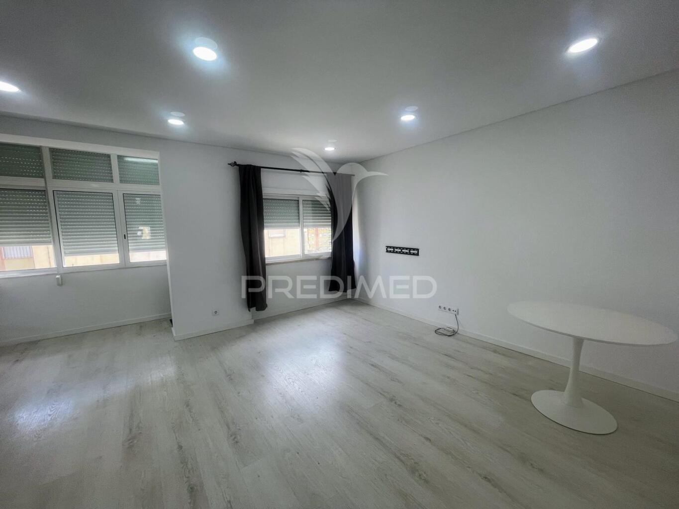 Apartamento t2 - remodelado -  centro do barreiro