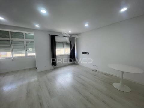 Apartamento t2 - remodelado -  centro do barreiro