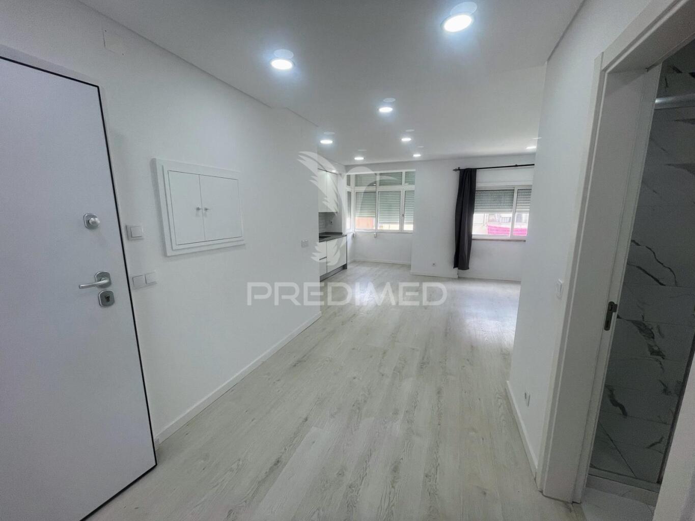 Apartamento t2 - remodelado -  centro do barreiro