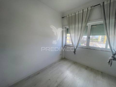 Apartamento t2 - remodelado -  centro do barreiro