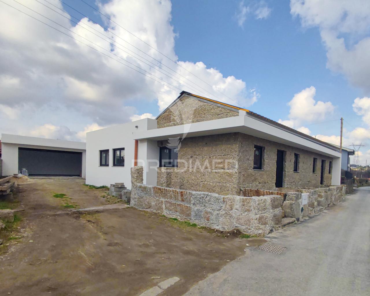 Fantástica moradia térrea t2 em fase de acabamento