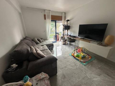 Apartamento t3 com arrecadação e garagem na  quinta do anjo