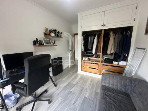 Apartamento t3 com arrecadação e garagem na  quinta do anjo