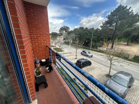 Apartamento t3 com arrecadação e garagem na  quinta do anjo