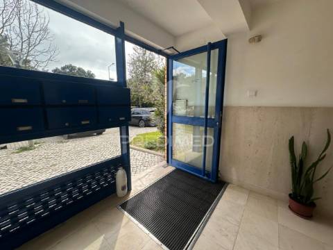 Apartamento t3 com arrecadação e garagem na  quinta do anjo