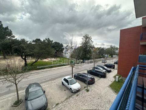 Apartamento t3 com arrecadação e garagem na  quinta do anjo