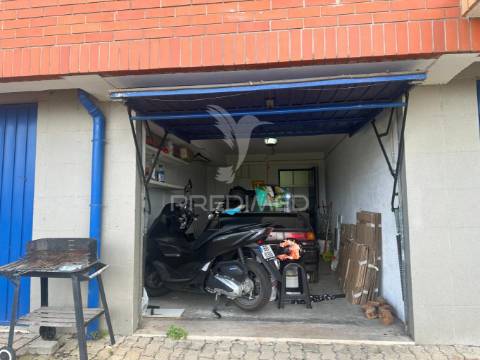 Apartamento t3 com arrecadação e garagem na  quinta do anjo