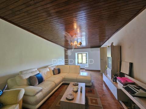 Charmosa moradia renovada