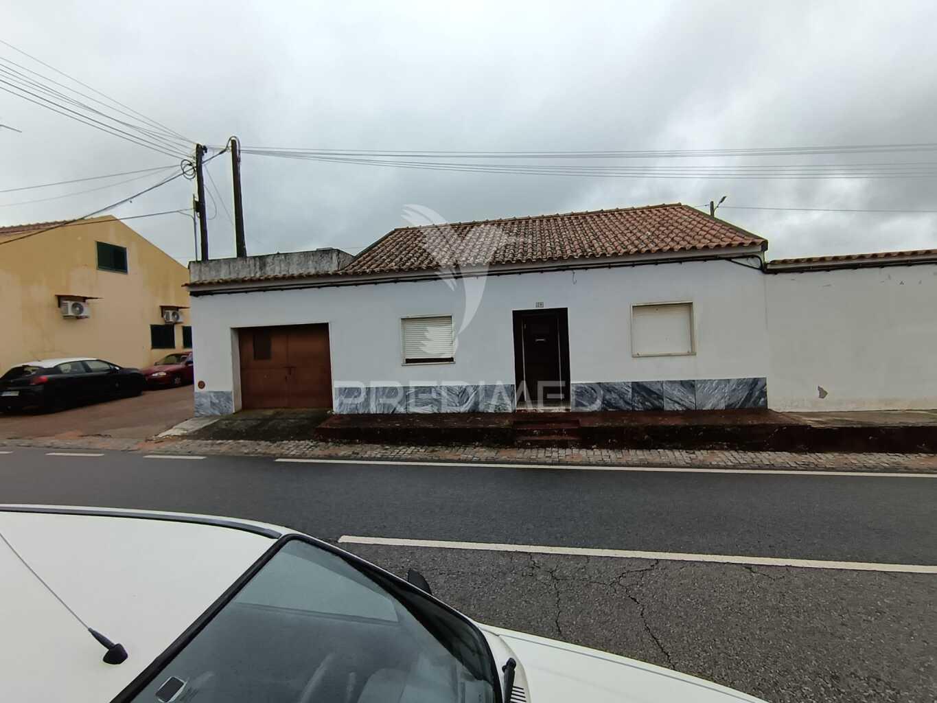 Moradia t2 com garagem, sotão e quintal