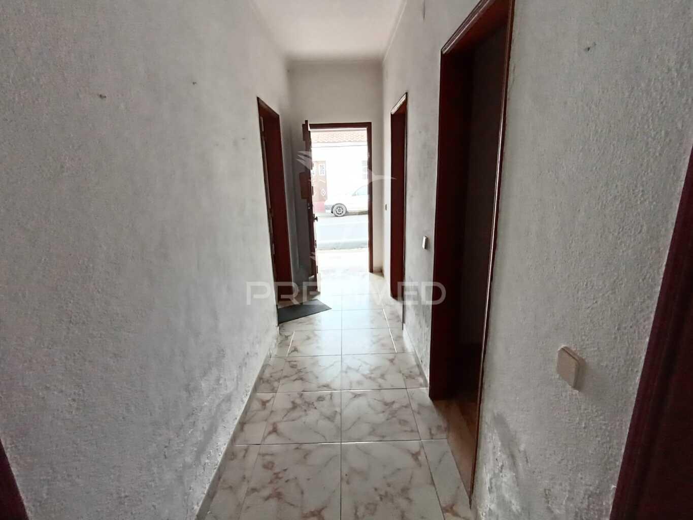 Moradia t2 com garagem, sotão e quintal