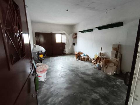 Moradia t2 com garagem, sotão e quintal