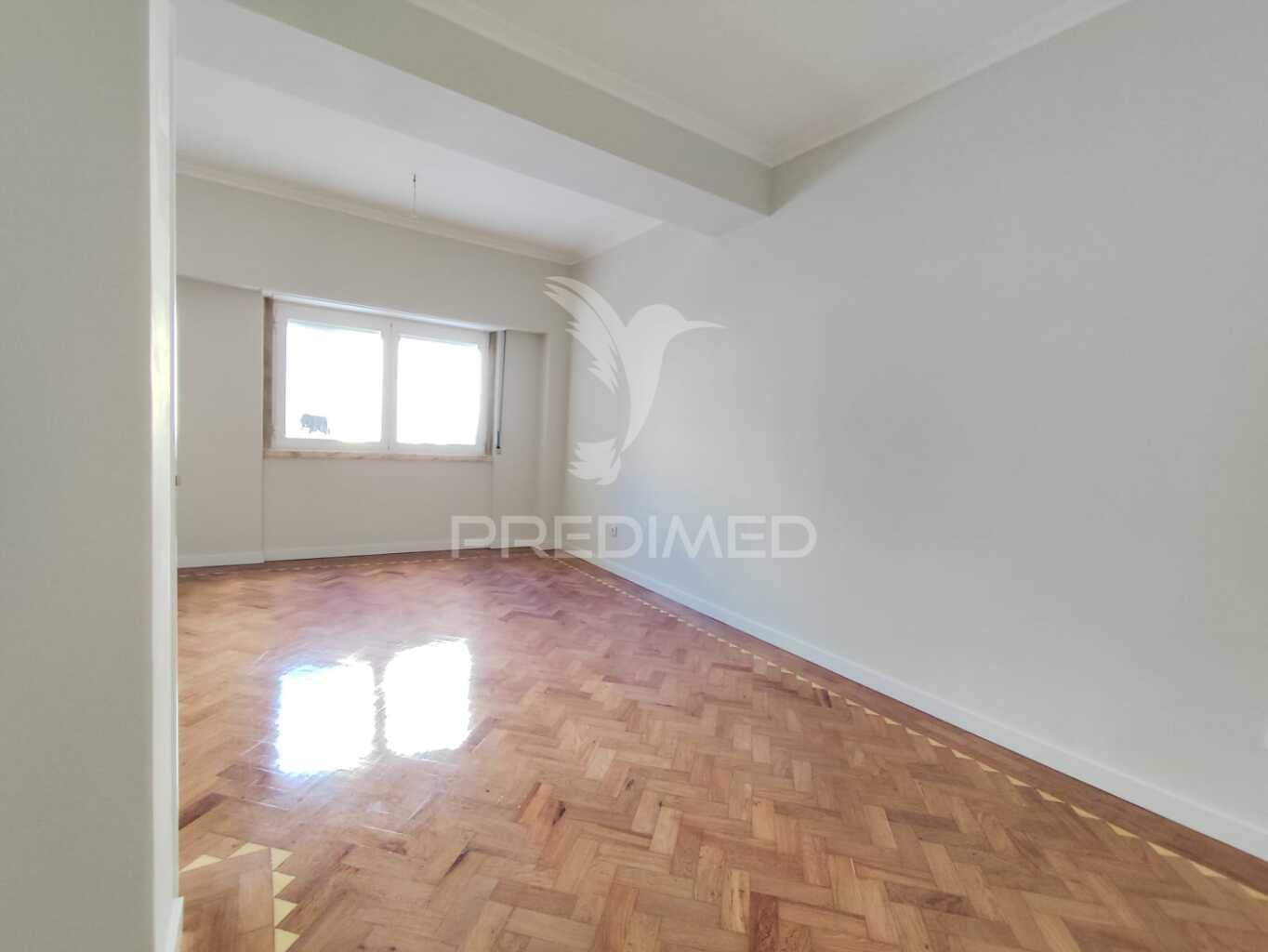 Apartamento t3 para arrendamento em lisboa