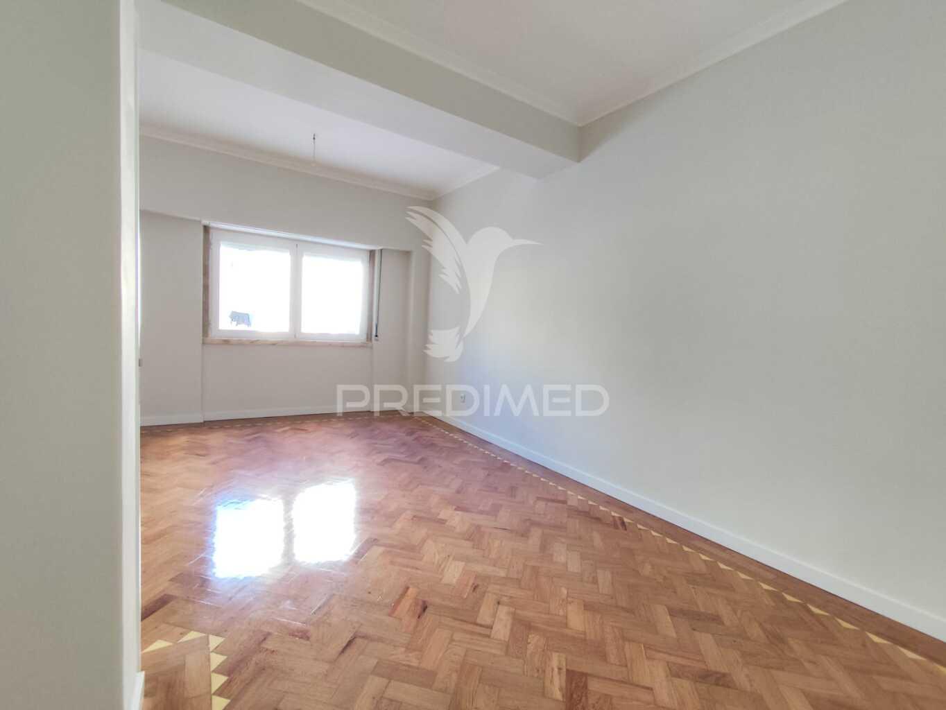 Apartamento t3 para arrendamento em lisboa