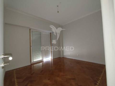 Apartamento t3 para arrendamento em lisboa