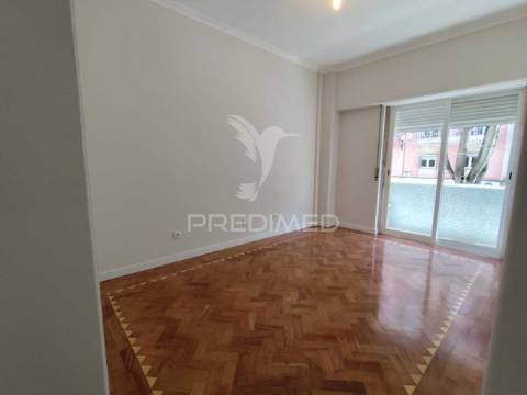 Apartamento t3 para arrendamento em lisboa