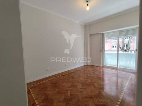 Apartamento t3 para arrendamento em lisboa