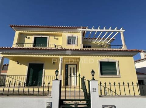 Moradia t4 com garagem bombarral - leiria
