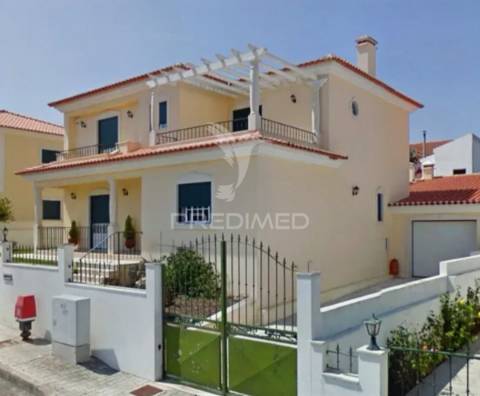 Moradia t4 com garagem bombarral - leiria