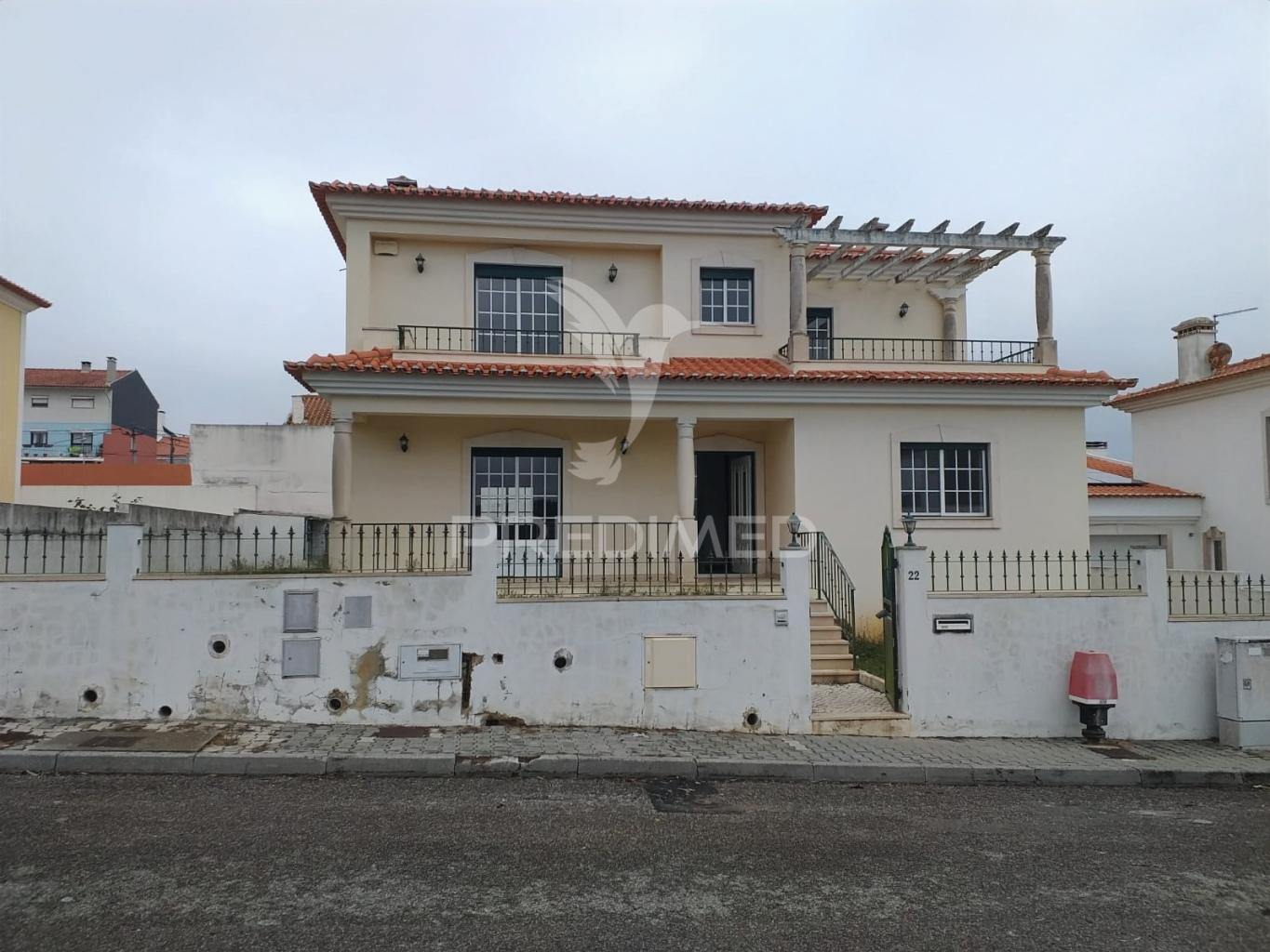 Moradia t4 com garagem bombarral - leiria