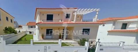 Moradia t4 com garagem bombarral - leiria