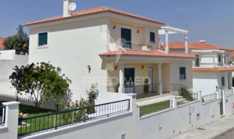 Moradia t4 com garagem bombarral - leiria