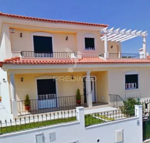 Moradia t4 com garagem bombarral - leiria