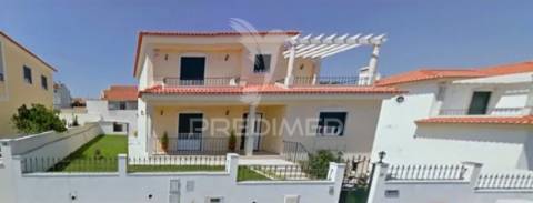 Moradia t4 com garagem bombarral - leiria