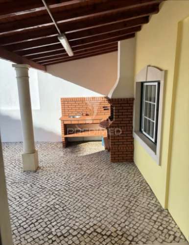 Moradia t4 com garagem bombarral - leiria
