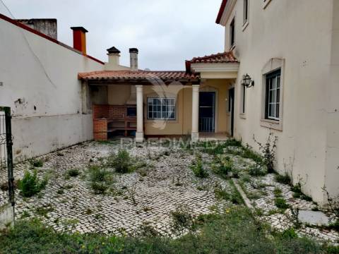 Moradia t4 com garagem bombarral - leiria