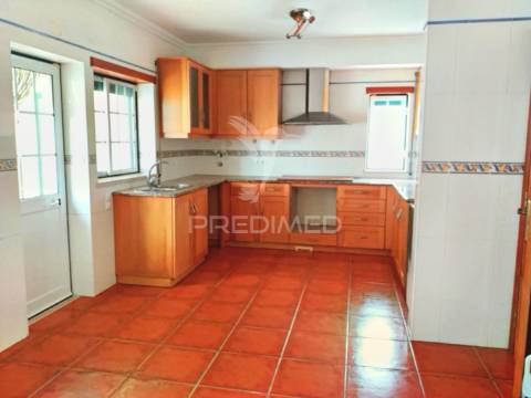 Moradia t4 com garagem bombarral - leiria