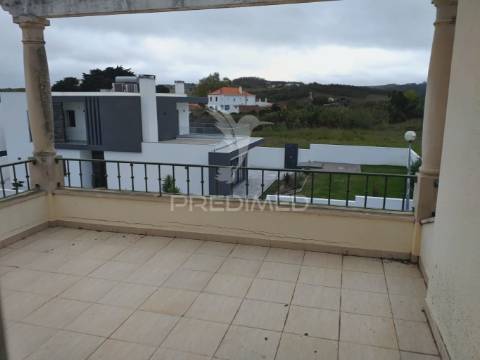 Moradia t4 com garagem bombarral - leiria