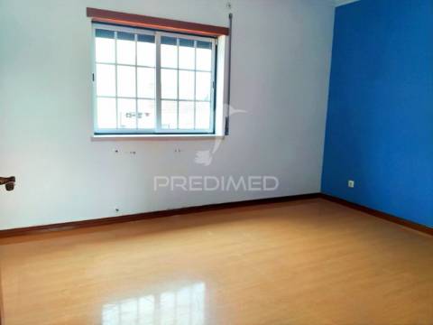 Moradia t4 com garagem bombarral - leiria