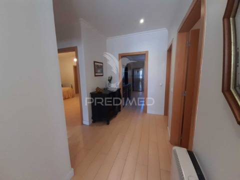 Moradia geminada t2 remodelada ,pinhal novo.