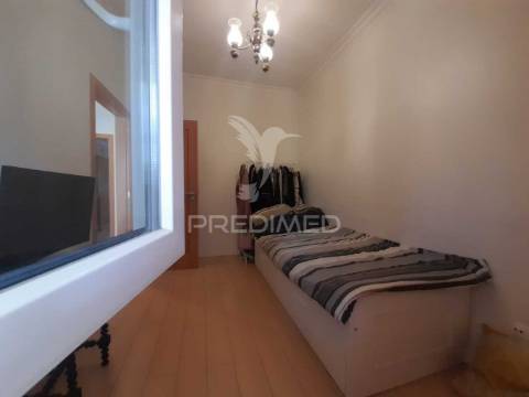 Moradia geminada t2 remodelada ,pinhal novo.