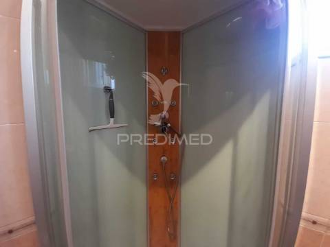 Moradia geminada t2 remodelada ,pinhal novo.