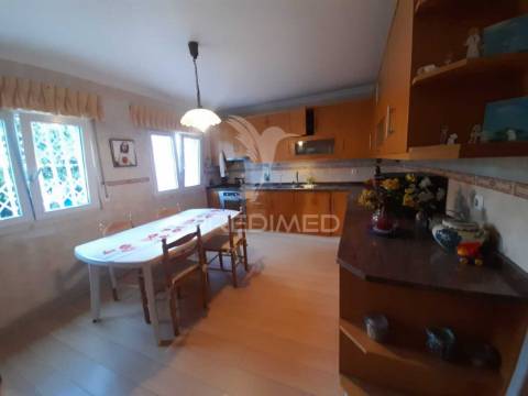 Moradia geminada t2 remodelada ,pinhal novo.