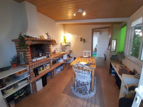 Moradia geminada t2 remodelada ,pinhal novo.