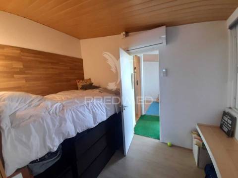 Moradia geminada t2 remodelada ,pinhal novo.