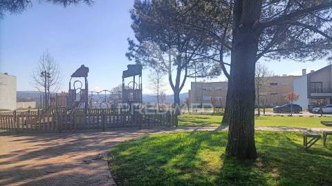 Terreno para construção de moradia geminada em s. mamede coronado