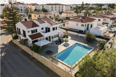 T5 villa com piscina em altura, 850 metros da praia