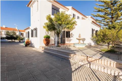 T5 villa com piscina em altura, 850 metros da praia