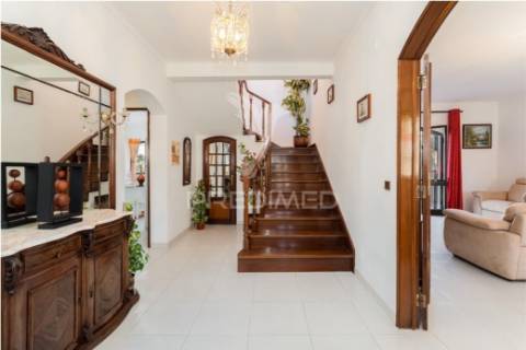 T5 villa com piscina em altura, 850 metros da praia